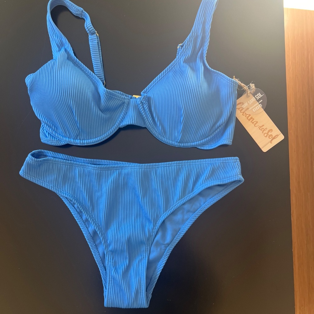 Bikini - Picture 2 of 3
